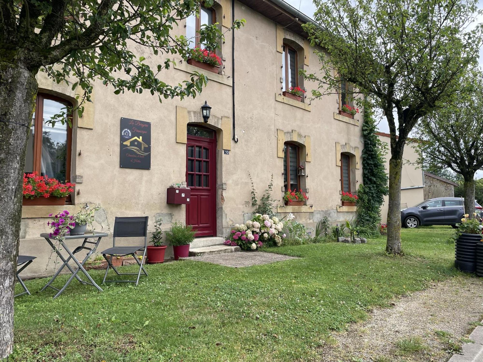 Bergerie Francique Apartment Lachaussee Екстериор снимка